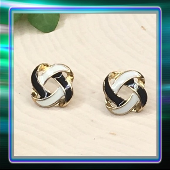 Jewelry - CLASSY BLACK AND WHITE EARRINGS (E5)